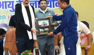 योग को जीवनशैली में शामिल करें - राज्यपाल श्री डेका