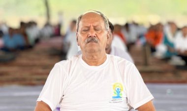 अंतरराष्ट्रीय योग दिवस पर सांसद बृजमोहन अग्रवाल ने किया योगाभ्यास, युवाओं को स्वस्थ जीवनशैली का दिया संदेश