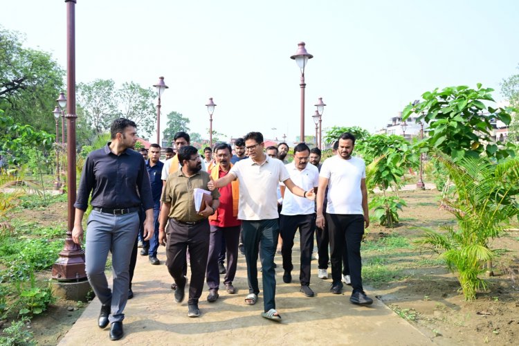 सिंदूर पार्क, मिनी स्टेडियम और पंचतत्व गार्डन सहित कई परियोजनाओं की प्रगति की समीक्षा की