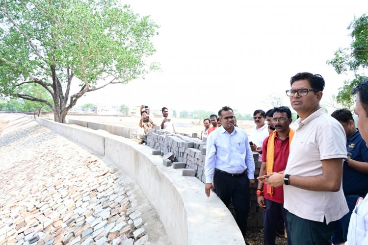 सिंदूर पार्क, मिनी स्टेडियम और पंचतत्व गार्डन सहित कई परियोजनाओं की प्रगति की समीक्षा की