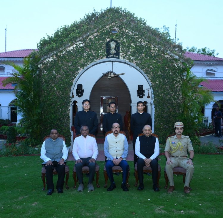 राज्यपाल से परिवीक्षाधीन आईएएस अधिकारियों ने की सौजन्य भेंट