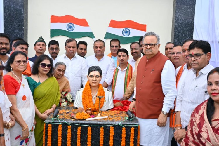 विधानसभा अध्यक्ष डॉ. रमन सिंह ने किया छत्तीसगढ़ महतारी और शहीद खोण्डे की प्रतिमा का अनावरण