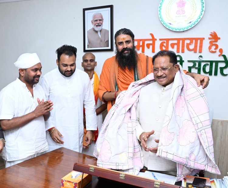 मुख्यमंत्री विष्णु देव साय से विभिन्न संत-महात्माओं ने की सौजन्य भेंट, आध्यात्मिक शिक्षा को बढ़ावा देने के निर्णय पर जताया आभार