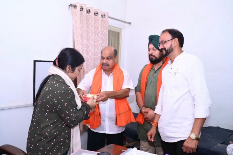 "बदलता भारत – बढ़ता भारत" अभियान के अंतर्गत बुद्धिजीवियों के द्वार पहुंचे विधायक पुरंदर मिश्रा