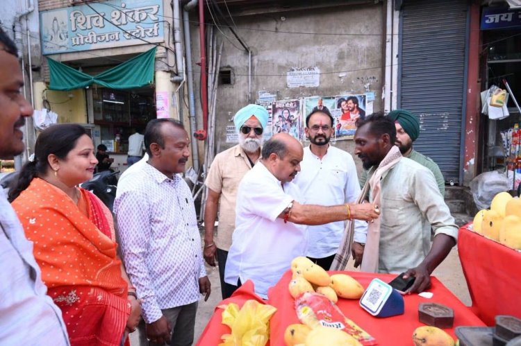 "बदलता भारत – बढ़ता भारत" अभियान के अंतर्गत बुद्धिजीवियों के द्वार पहुंचे विधायक पुरंदर मिश्रा
