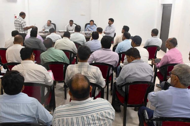 राष्ट्रीय राजमार्ग और कंठी घाट के कार्यों को देखा, सड़कों व पुलों के निर्माण में सड़क सुरक्षा के मानकों का विशेष ध्यान रखने कहा