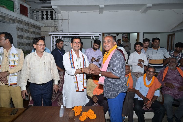 विशेष जनसंपर्क अभियान के तहत लोरमी में 14 एवं मस्तुरी में 10 प्रबुद्धजनों से किया संवाद, विकसित भारत-2047 के संकल्प और केंद्र सरकार की जनकल्याणकारी योजनाओं पर हुई चर्चा