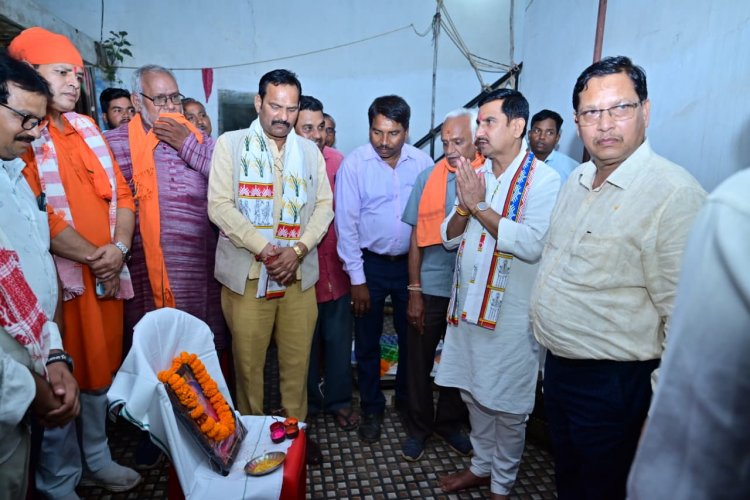 विशेष जनसंपर्क अभियान के तहत लोरमी में 14 एवं मस्तुरी में 10 प्रबुद्धजनों से किया संवाद, विकसित भारत-2047 के संकल्प और केंद्र सरकार की जनकल्याणकारी योजनाओं पर हुई चर्चा