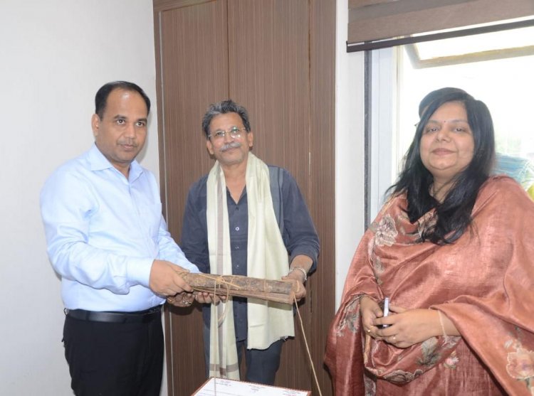 प्राचीन पांडुलिपियों, ताम्रपत्रों को संरक्षित करना हम सब की जिम्मेदारी : कलेक्टर