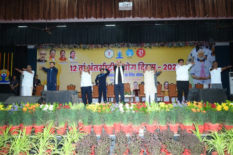 योग को जीवनशैली में शामिल करें - राज्यपाल श्री डेका