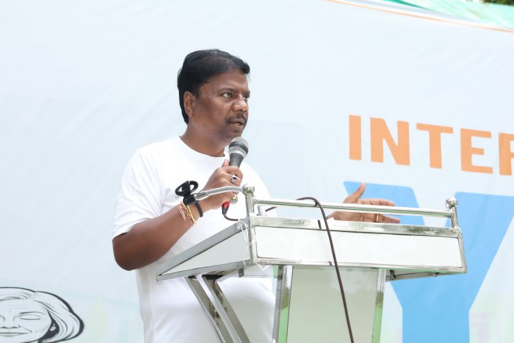 वन मंत्री केदार कश्यप ने किया योगाभ्यास, स्वस्थ जीवन के लिए नियमित योग अपनाने का दिया संदेश