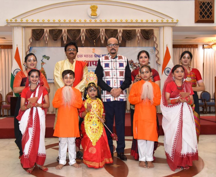जब हम एक-दूसरे की भाषा, कला और संस्कृति से एकाकार होते है तो राष्ट्र की एकता और अखंडता और मजबूत होती है - राज्यपाल श्री डेका