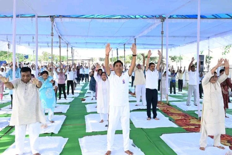 मलखंभ खिलाड़ी डिंपी सिंह को 25 हजार रुपये की सहायता, जिले को मिली तीन नई एंबुलेंसों की सौगात