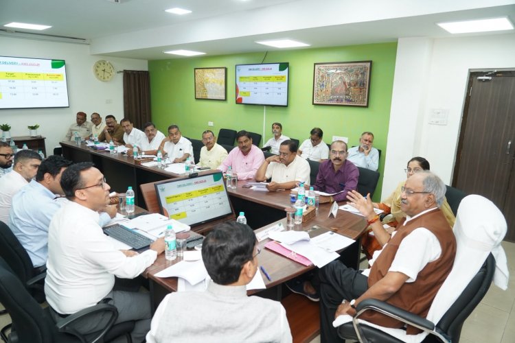 किसानों को उचित मूल्य, जनता को निर्बाध राशन मिले: FCI बैठक में बृजमोहन अग्रवाल ने दिए सख्त निर्देश