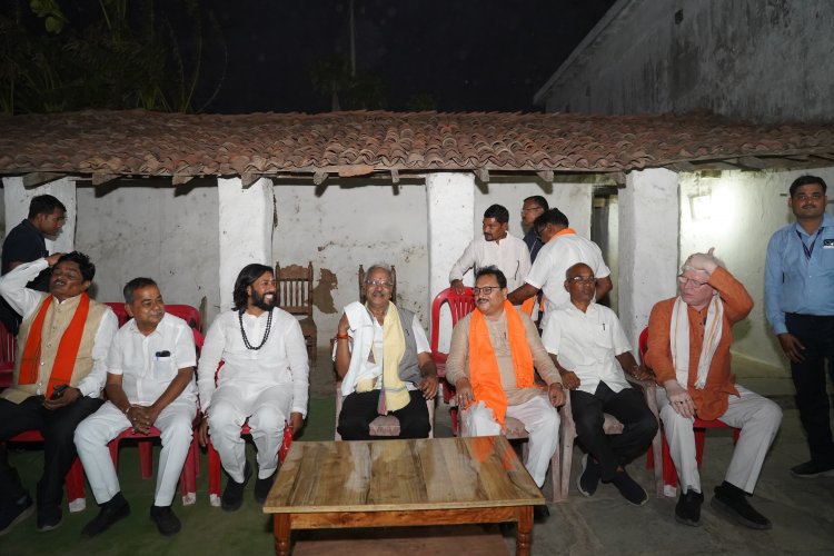 कोरासी में सांसद बृजमोहन अग्रवाल का जनसंपर्क अभियान: जनता से सीधे संवाद, विकास कार्यों की घोषणाएं और योजनाओं पर खुली चर्चा