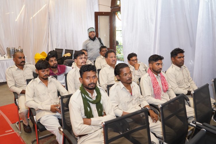 रायपुर की यातायात व्यवस्था में नया अध्याय: माइक्रो बस पायलट प्रोजेक्ट का शुभारंभ, सांसद बृजमोहन ने दिखाई हरी झंडी