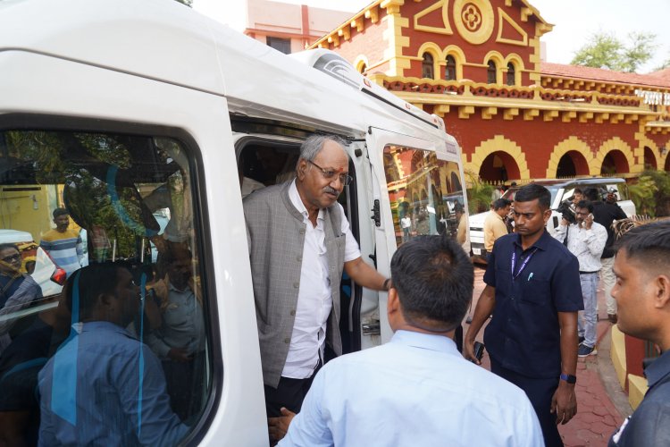 रायपुर की यातायात व्यवस्था में नया अध्याय: माइक्रो बस पायलट प्रोजेक्ट का शुभारंभ, सांसद बृजमोहन ने दिखाई हरी झंडी