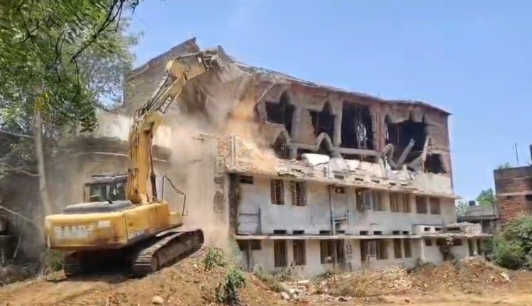 जिले में अवैध निर्माण एवं अतिक्रमण पर बड़ी कार्रवाई