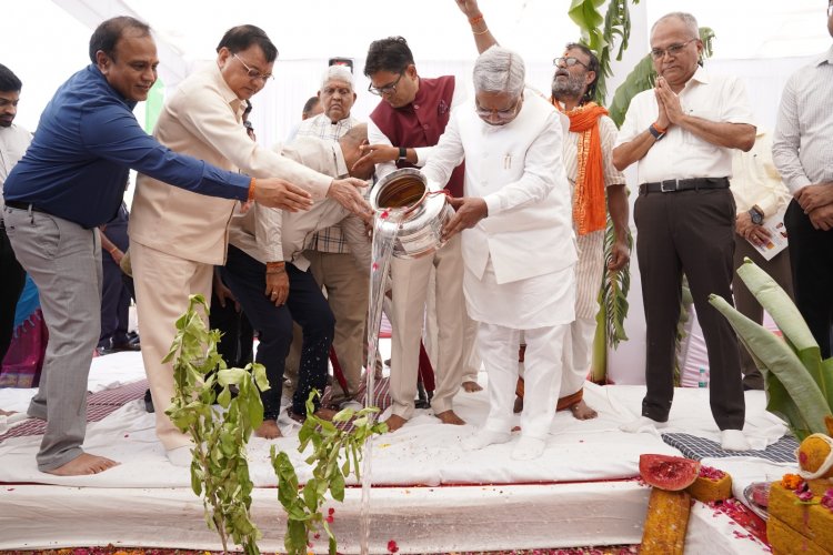 वाणिज्य एवं उद्योग मंत्री श्री लखन लाल देवांगन तथा आवास एवं पर्यावरण मंत्री श्री ओ.पी. चौधरी ने गारमेंट मैन्युफैक्चरिंग यूनिट का किया भूमिपूजन