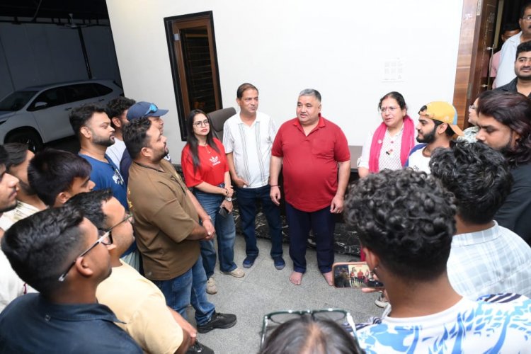 लखनपुर में सोशल मीडिया इन्फ्लूएन्सर्स से मिले पर्यटन एवं संस्कृति मंत्री श्री राजेश अग्रवाल