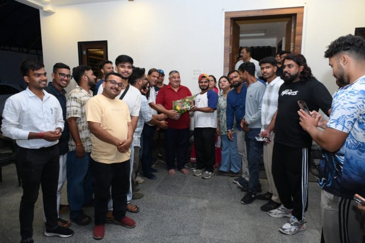 लखनपुर में सोशल मीडिया इन्फ्लूएन्सर्स से मिले पर्यटन एवं संस्कृति मंत्री श्री राजेश अग्रवाल