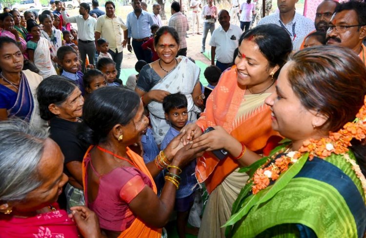 नवविकास की राह पर अग्रसर बस्तर :जगरगुण्डा पहुंचने वाली पहली महिला मंत्री बनी श्रीमती लक्ष्मी राजवाड़े