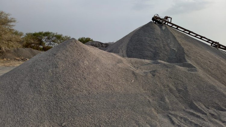 बलौदाबाजार में 6 क्रशर सीलबंद, सारंगढ़-बिलाईगढ़ में अवैध रेत उत्खनन में प्रयुक्त चैन माउंटेन जब्त