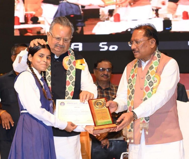 मुख्यमंत्री श्री विष्णुदेव साय आपातकाल स्मृति दिवस के अवसर पर  आयोजित लोकतंत्र सेनानियों के सम्मान समारोह में हुए शामिल