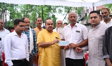 आदिल के असामयिक निधन पर संवेदना, मुख्यमंत्री के निर्देश पर पुरन्दर मिश्रा ने परिजनों को दी आर्थिक सहायता