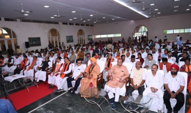 मुख्यमंत्री सहित जनप्रतिनिधियों के साथ विधायक पुरंदर मिश्रा ने सुनी प्रधानमंत्री मोदी की ‘मन की बात’