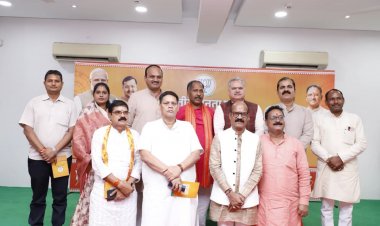 प्रदेश कार्यालय में भाजपा पदाधिकारियों एवं जनप्रतिनिधियों की बैठक संपन्न