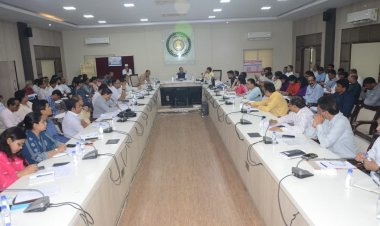 सेवा संकल्प अभियान की तैयारियों को समय पर पूरा करें : कलेक्टर डॉ. गौरव सिंह