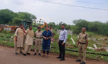 कलेक्टर डॉ. गौरव सिंह के निर्देशानुसार ग्राम फुण्डहर में अवैध कब्जे पर जिला प्रशासन की कार्यवाही