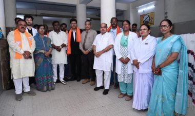 सेवा संकल्प अभियान के तहत मेकाहारा पहुंचे विधायक पुरन्दर मिश्रा, मरीजों को बांटे फल