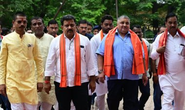 निर्माण कार्यो की धीमी प्रगति पर उप मुख्यमंत्री एवं पर्यटन मंत्री ने ठेकेदारों और निर्माण एजेंसियों के प्रति जताई नाराजगी