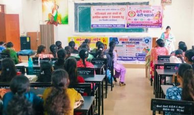 नगरी महाविद्यालय के युवाओं को दी गई बाल अधिकारों, साइबर सुरक्षा व '1098' हेल्पलाइन की जानकारी