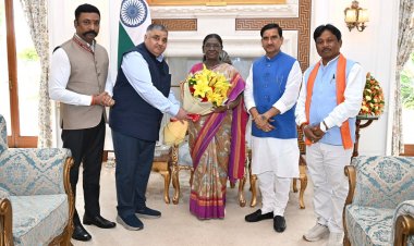 मुख्यमंत्री श्री विष्णु देव साय के निमंत्रण पर राष्ट्रपति ने स्वीकार किया बस्तर दशहरा के मुरिया दरबार में शामिल होने का आमंत्रण
