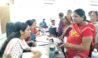 जनदर्शन में कलेक्टर ने सुनीं आमजन की समस्याएं, त्वरित निराकरण के दिए निर्देश
