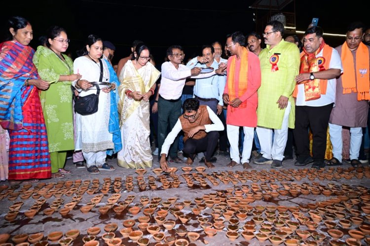 आशीर्वाद का दीया’ से जगमगाया रायगढ़, सिंदूर पार्क में 40 हजार से अधिक दीप प्रज्वलित