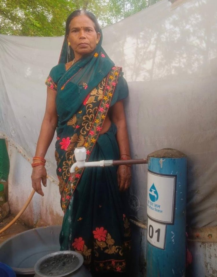 नगरी के पंडरवाही में घर-घर नल से बह रही खुशहाली