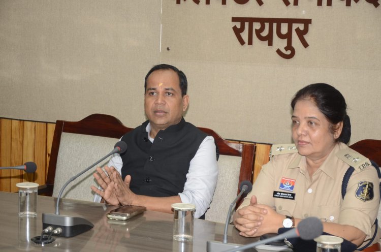 विदेशी विद्यार्थियों की सुरक्षा एवं कानून-व्यवस्था को लेकर कलेक्टर-एसपी ने विश्वविद्यालयों की बैठक ली