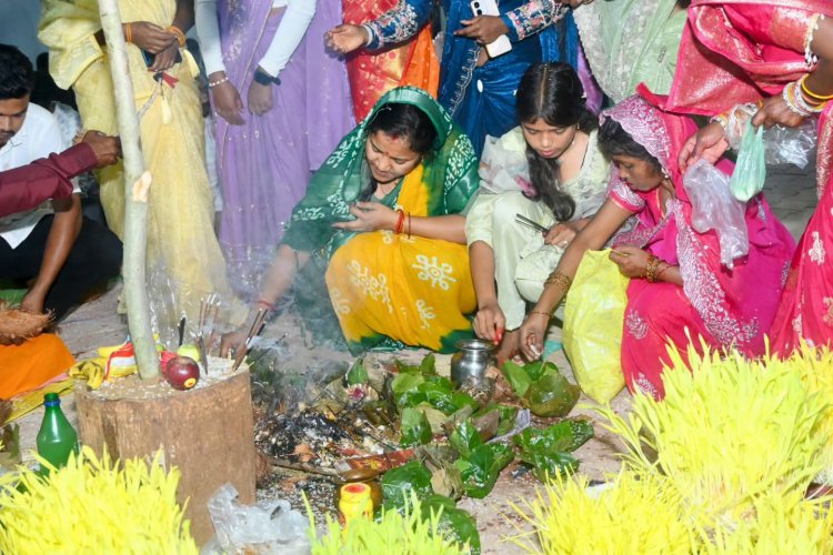करमा पूजा में शामिल हुईं मंत्री श्रीमती लक्ष्मी राजवाड़े, प्रकृति, संस्कृति और लोकपरंपराओं के संरक्षण का दिया संदेश