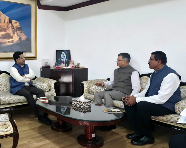 केन्द्रीय आवासन और शहरी कार्य मंत्रालय के सचिव तथा हुडको के अधिकारियों से भी मिले, छत्तीसगढ़ में केन्द्रीय योजनाओं के प्रभावी अमल व आगामी रणनीति पर की चर्चा