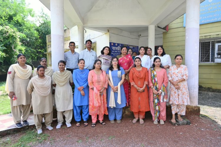 केंद्रीय राज्यमंत्री श्रीमती सावित्री ठाकुर ने सखी वन स्टॉप सेंटर का किया निरीक्षण