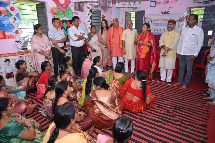 आंगन मिलन’ कार्यक्रम में शामिल हुईं केंद्रीय महिला एवं बाल विकास राज्यमंत्री सावित्री ठाकुर