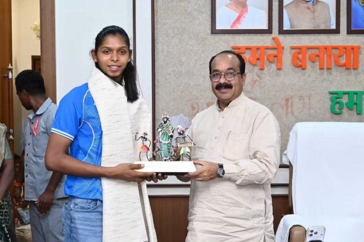 संजू की स्वर्णिम जीत पर उप मुख्यमंत्री श्री अरुण साव ने थपथपाई पीठ, कहा छत्तीसगढ़ के खिलाड़ियों को मिलेगा उनके अनुभव का लाभ