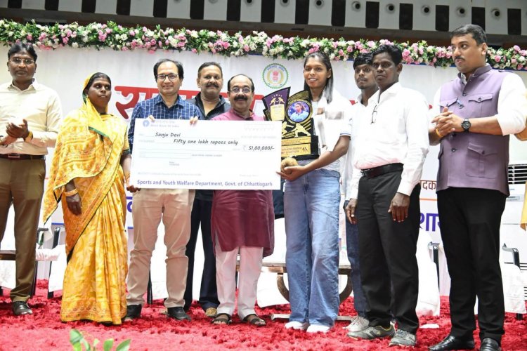 उप मुख्यमंत्री श्री अरुण साव ने बहतराई खेल अकादमी के अंतरराष्ट्रीय पदक विजेता खिलाड़ियों का किया सम्मान, बढ़ाया हौसला
